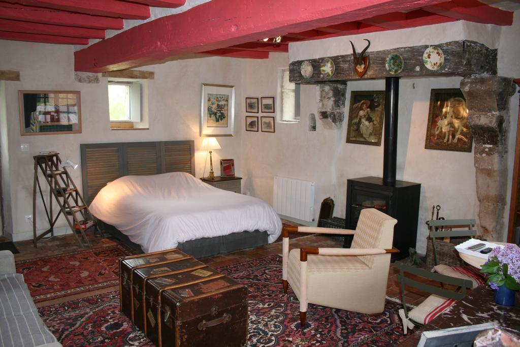 Hôtel Le Vivier à Challes Extérieur photo