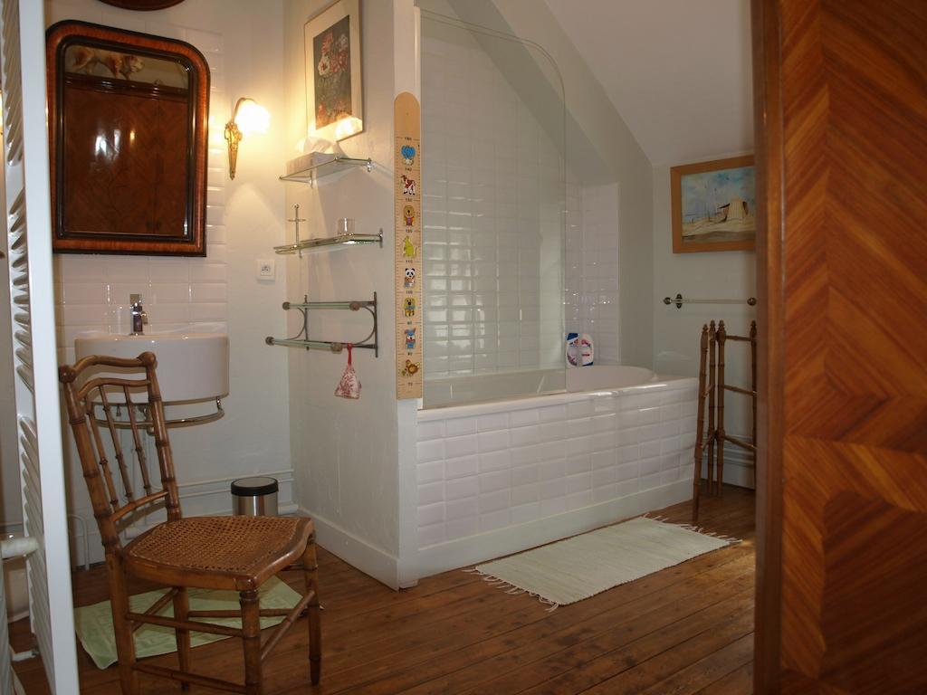Hôtel Le Vivier à Challes Chambre photo